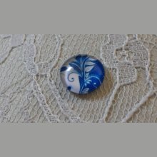 cabochão de vidro redondo 12mm flor azul 033 