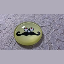 cabochão de vidro redondo 25mm bigode 015 
