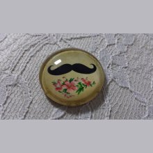 cabochão de vidro redondo 25mm bigode 011 