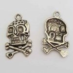 Pendente caveira e ossos cruzados N°02