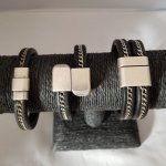 Couro Regaliz preto de 10 mm com corrente dourada por 20 cm
