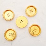 Botão dourado n.º 07 redondo de 29 mm