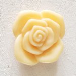 Flor sintética 37 mm N°06-04 Marfim