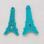 Pendente Torre Eiffel em resina turquesa