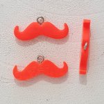 Pendente Moustache N°12 Laranja fluorescente