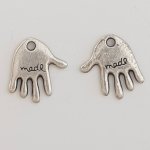 Amuleto de mão 'MADE 'N°05 Prata
