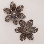 Pendente de flor em metal N°058 cinzento prateado