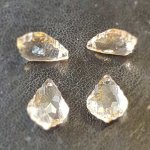 Pendente em gota de vidro facetado N°01-01