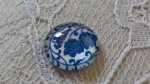 cabochão de vidro redondo 12mm flor azul 028 