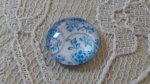 cabochão de vidro redondo 12mm flor azul 014 