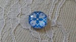 cabochão de vidro redondo 12mm flor azul 005 