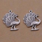 Pendente Peacock em metal prateado-01 Pingente Peacock 