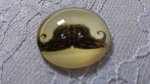 cabochão de vidro redondo 25mm bigode 032 