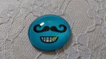 cabochão de vidro redondo 25mm bigode 019 