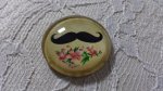 cabochão de vidro redondo 25mm bigode 011 
