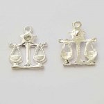 Pendente signo do zodíaco Libra Metal prateado N°04 com strass