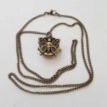Relógio de bolso borboleta em bronze antigo com corrente