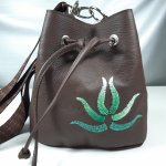 Sac seau cuir marron brodé main