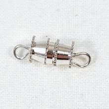 Lot fermoirs à visser pour des bijoux faciles à porter avec une finition parfaite.