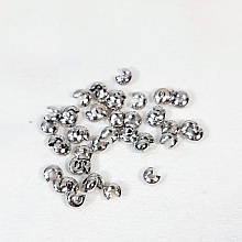 Lot de 45 cache noeud ou perle à écraser métal coloris argent 4mm.