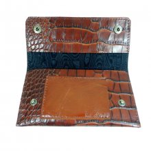Piada sobre tabaco com estampas de crocodilo