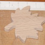 figurinha de folha de ácer para decorar e colar
