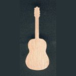 Figurinha de guitarra de madeira