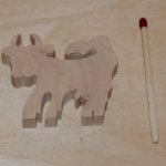Figurinha de vaca de madeira miniatura para decorar