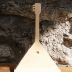 balalalika sobre base, decoração de mesa temática música, feita à mão