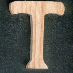 Letra de madeira T, altura 5 cm, a ser pintada ou colada