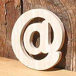 sinal arobase madeira maciça de faia trabalhada à mão