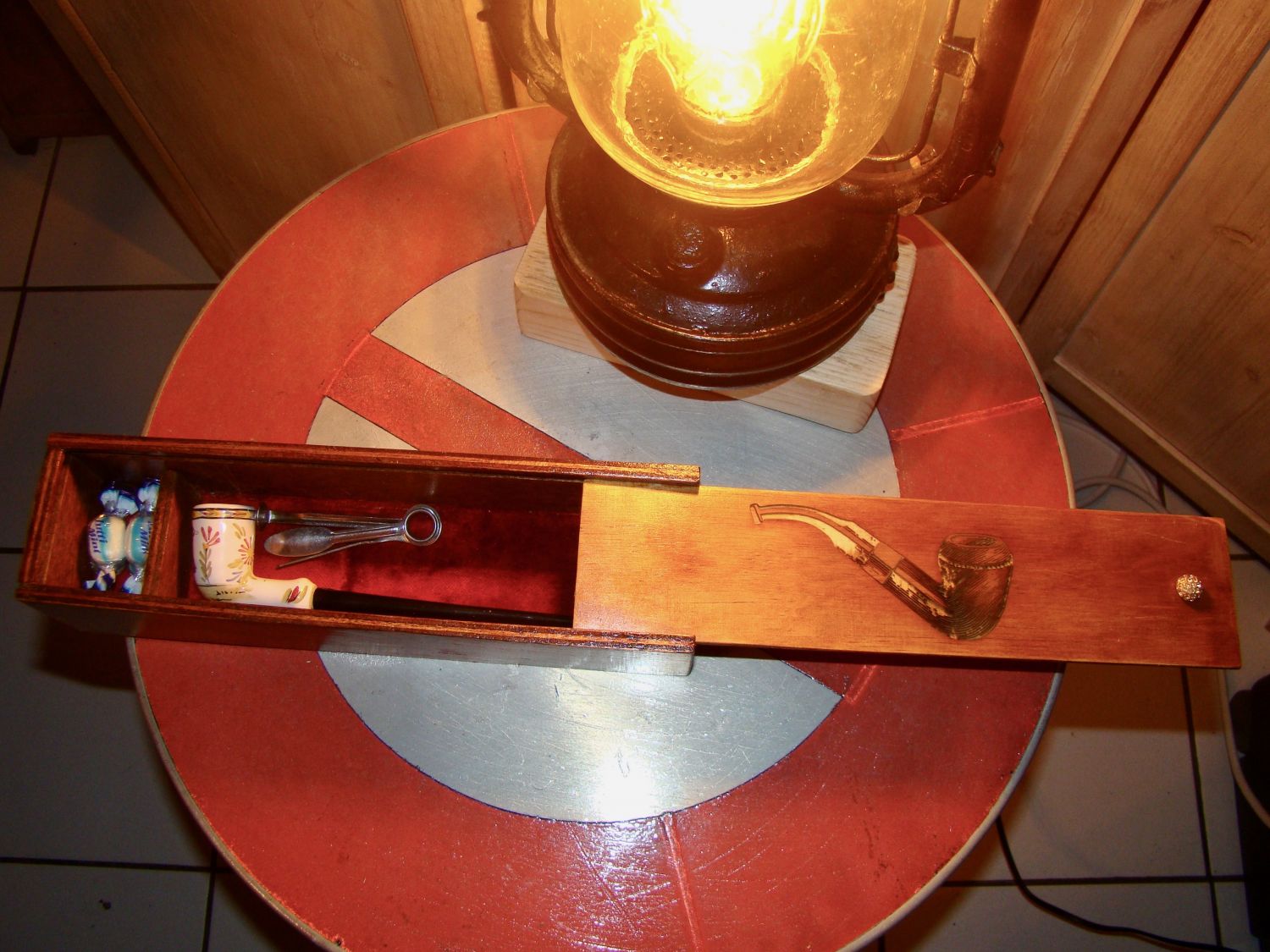 Caixa de tubos Vintage com tubo