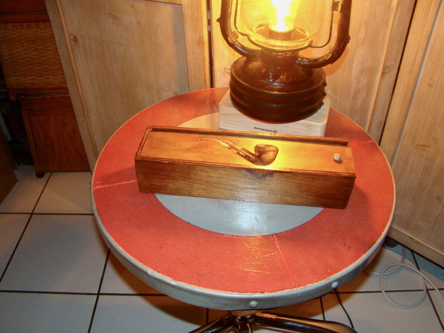Caixa de tubos Vintage com tubo
