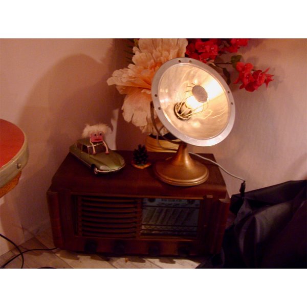 Antiga l&acirc;mpada de aquecimento CALORS 