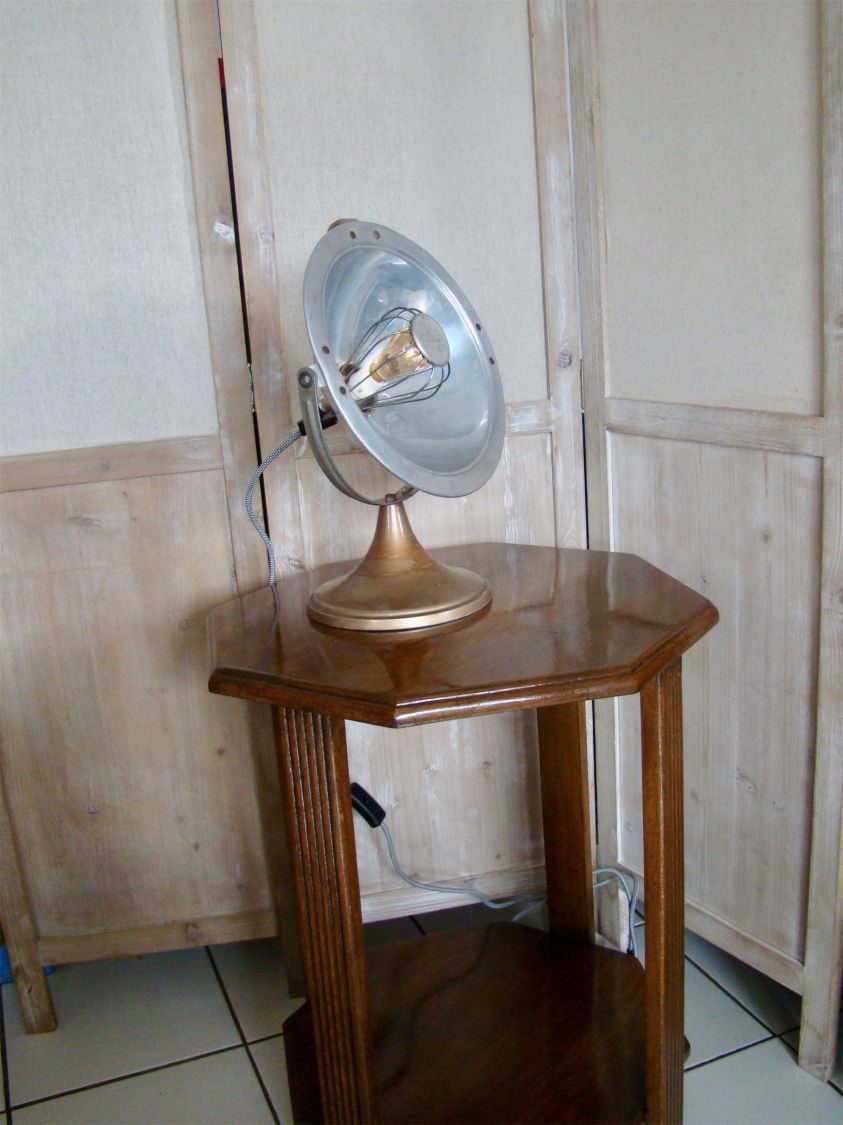 Antiga lâmpada de aquecimento CALORS 