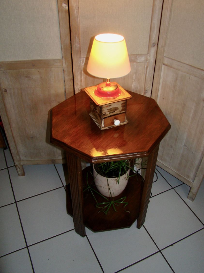 Lâmpada moedora de café antiga vermelha 