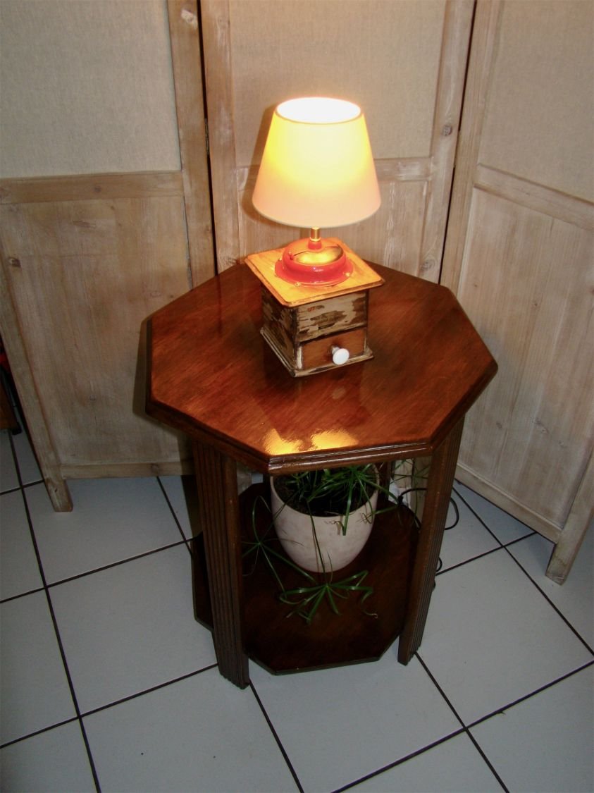 Lâmpada moedora de café antiga vermelha 