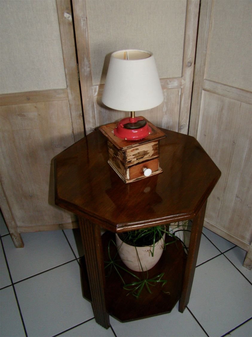 Lâmpada moedora de café antiga vermelha 