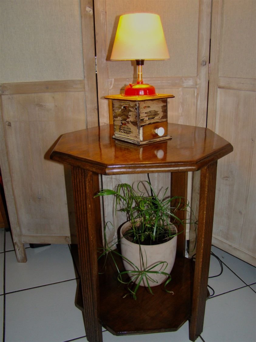 Lâmpada moedora de café antiga vermelha 