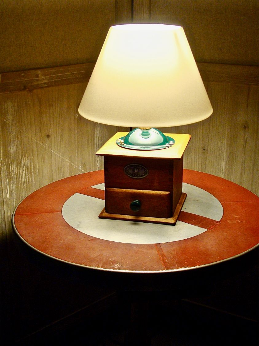 Lâmpada velha de moinho de café verde