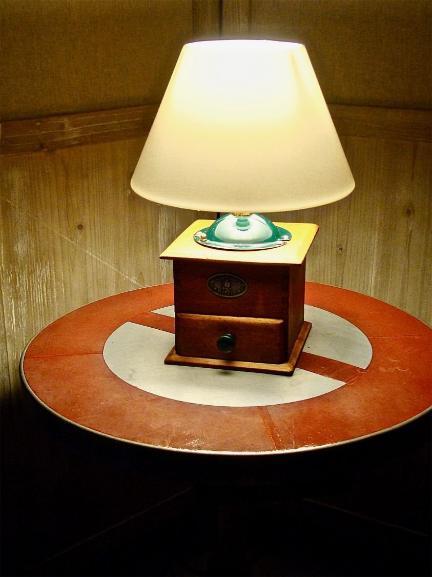 Lâmpada velha de moinho de café verde