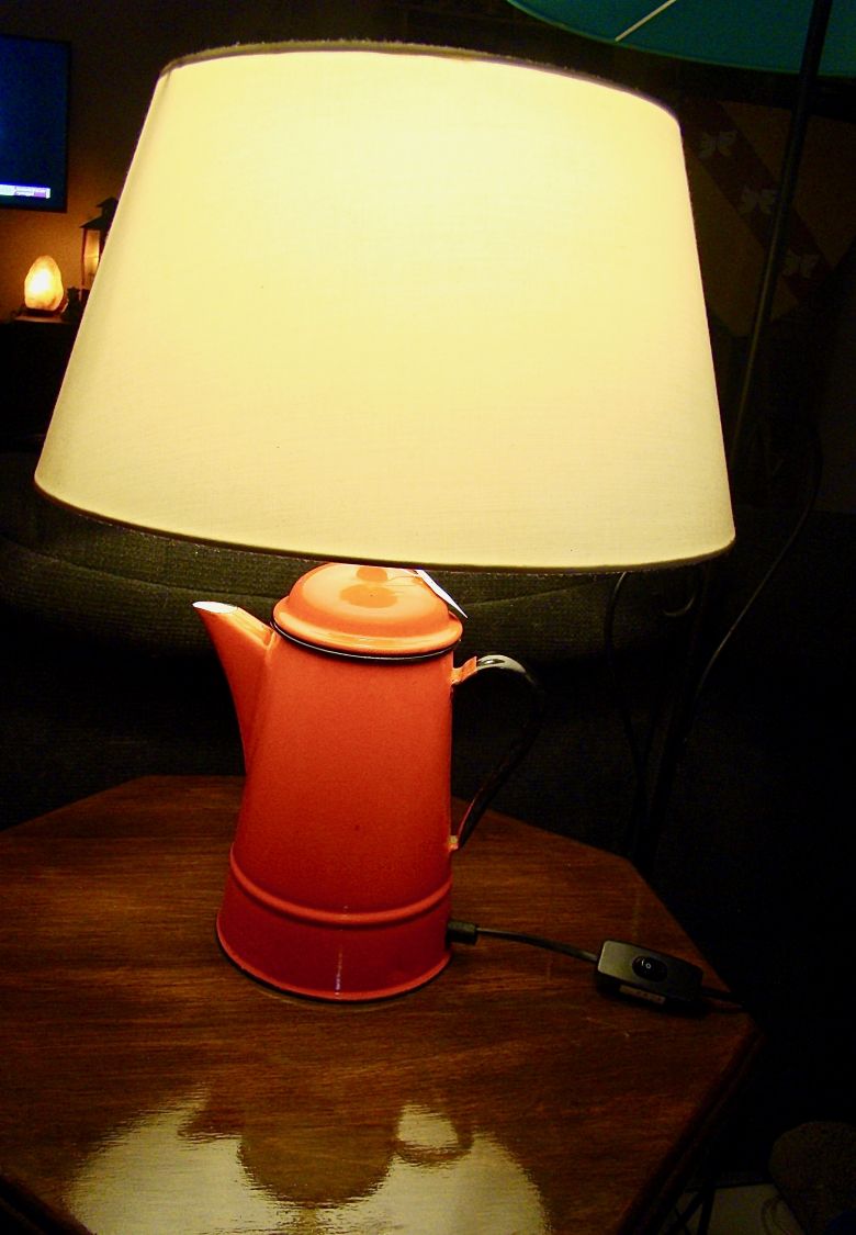 Lâmpada Cafetière vermelha, antiga, chapa esmaltada