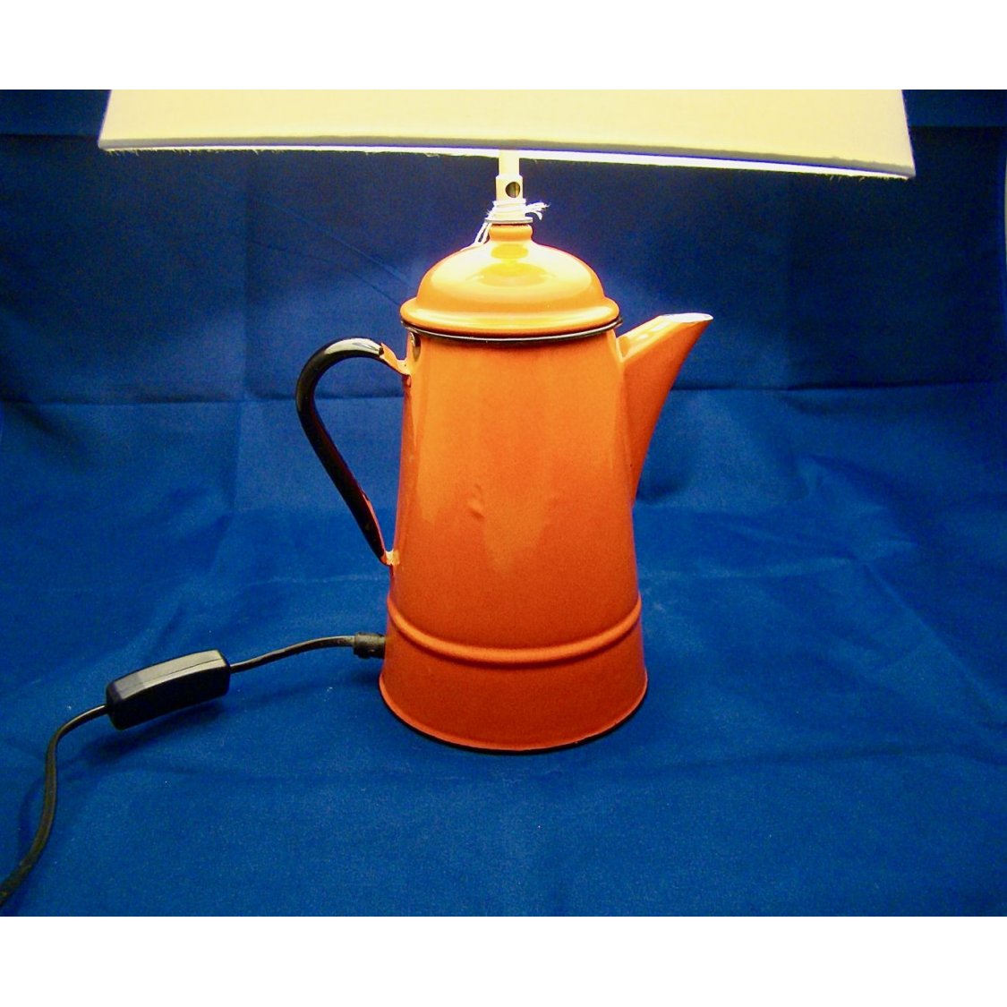 Lâmpada Cafetière vermelha, antiga, chapa esmaltada