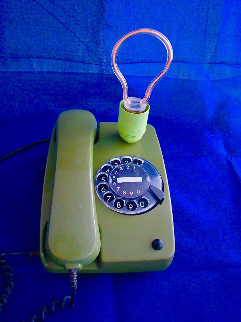 Candeeiro telefónico estilo 80' Herr Kommissar 