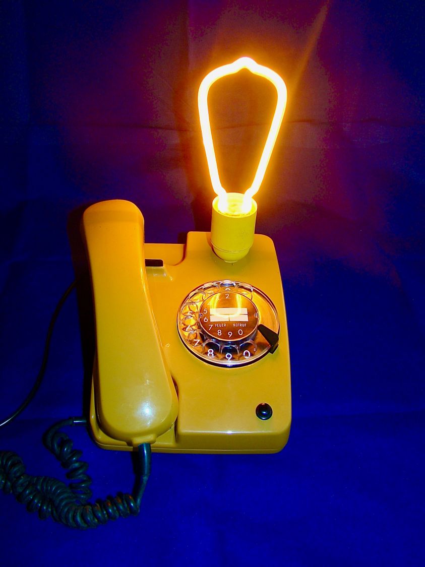 Candeeiro telefónico estilo 80' Coronel Mustard !