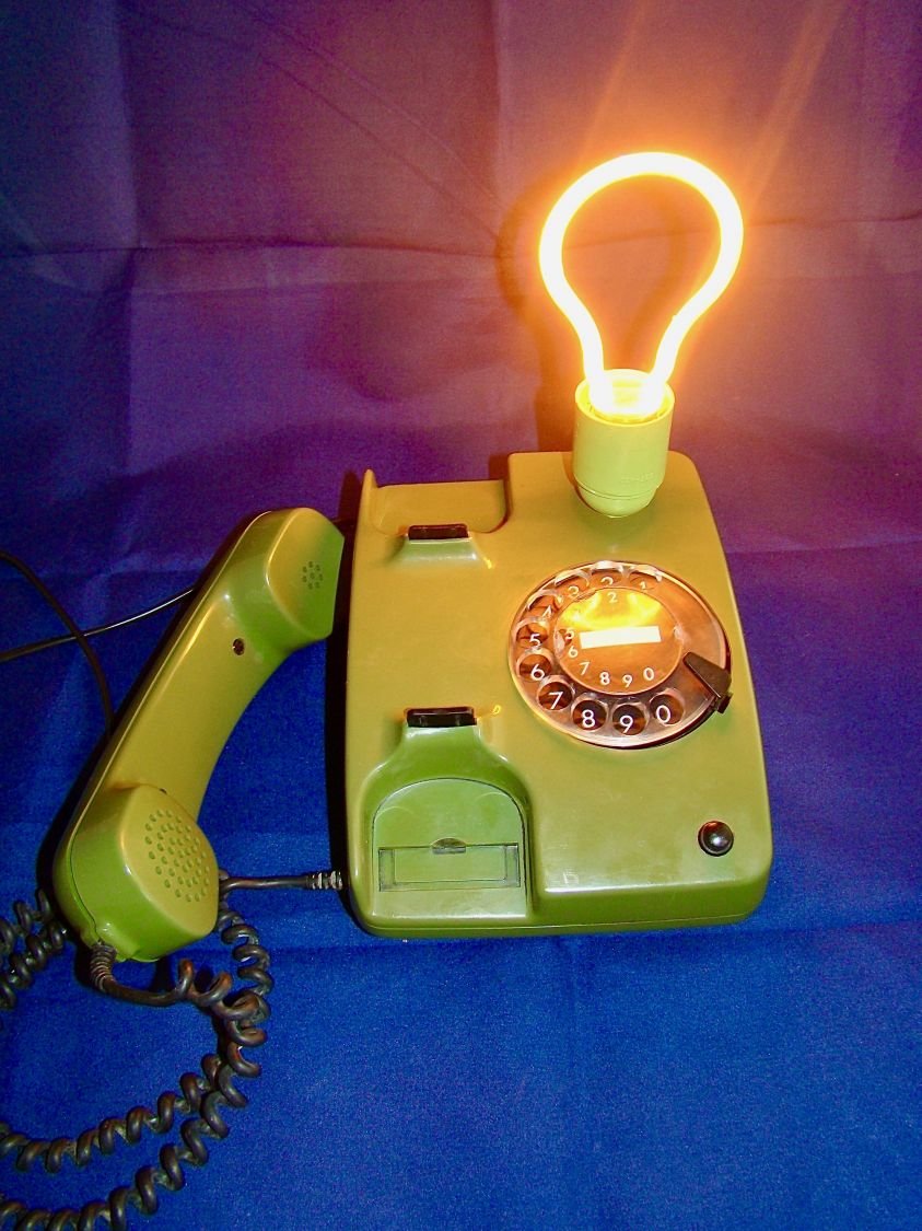 Candeeiro telefónico estilo 80' Herr Kommissar 