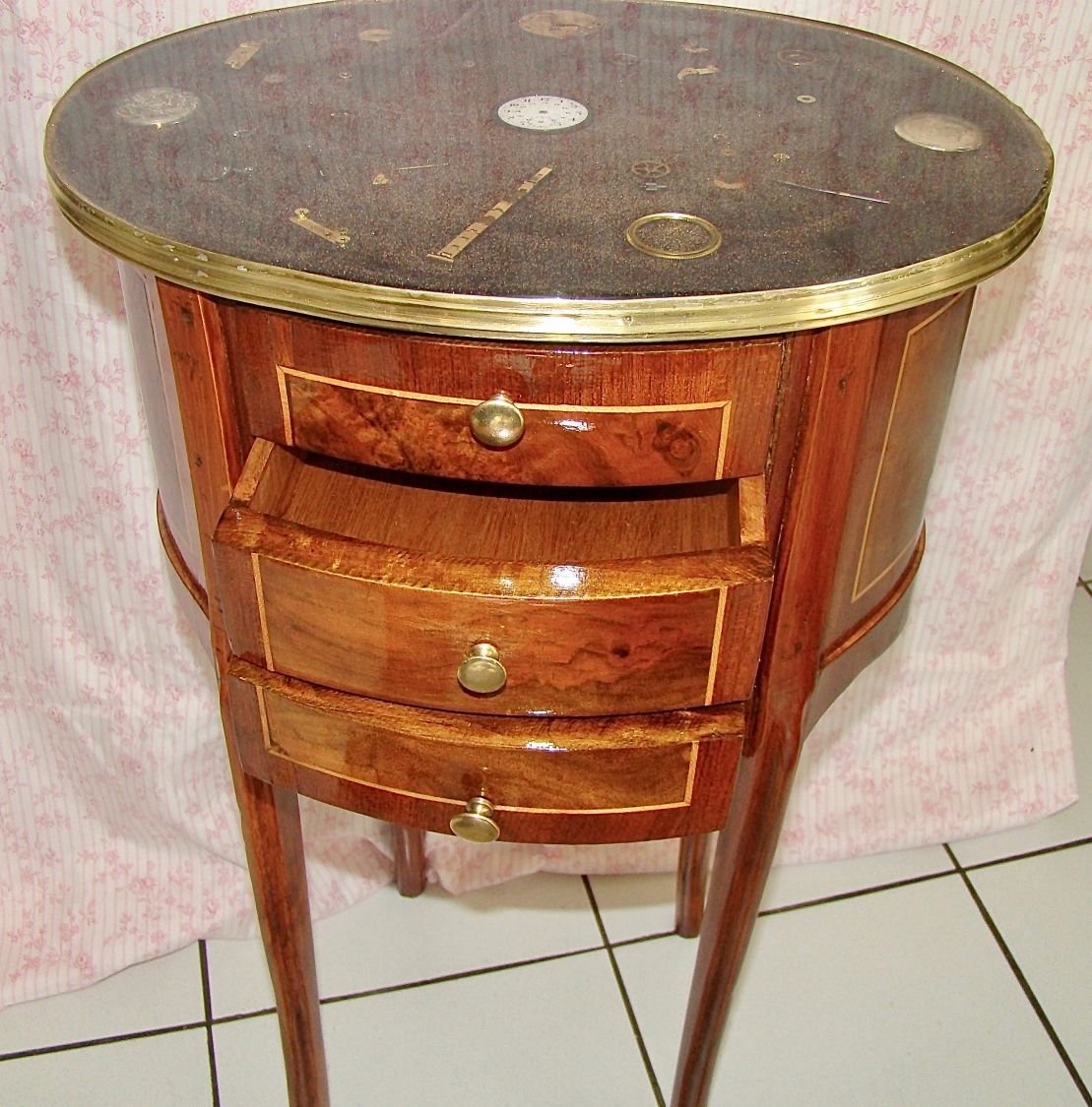 Cómoda pequena Tempus Fugit 