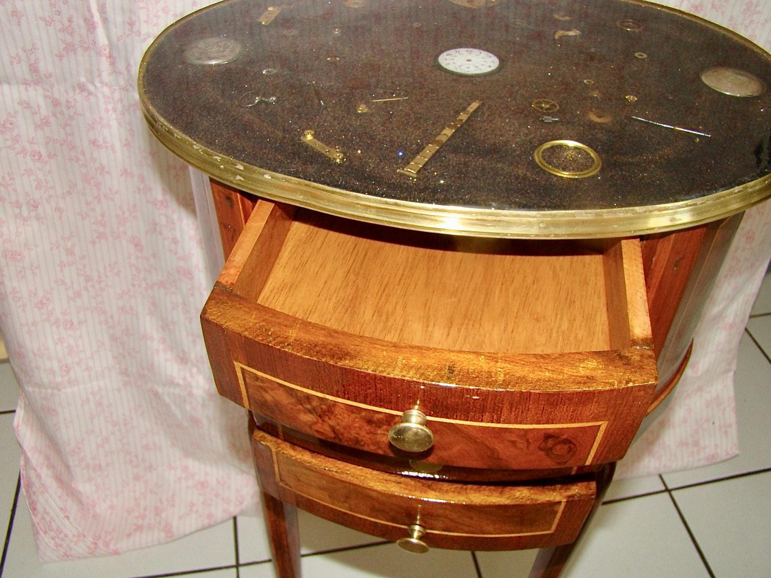 Cómoda pequena Tempus Fugit 