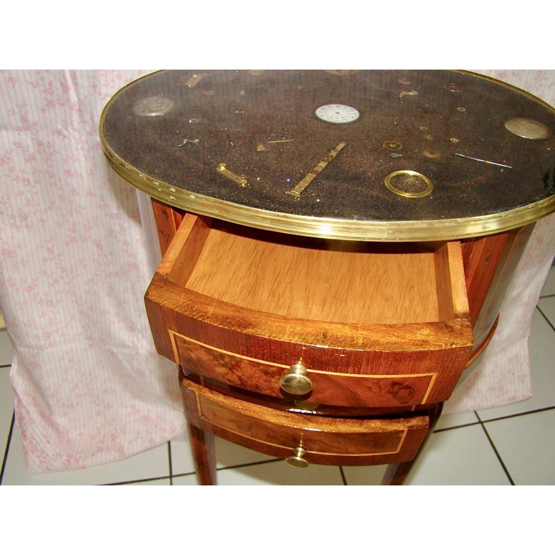 Cómoda pequena Tempus Fugit 