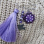 Broche de Amizade Púrpura com Pompon 